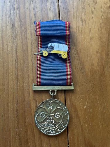 Girl guide metal - guide, badge