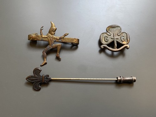 Vintage girl guides pin - guides,