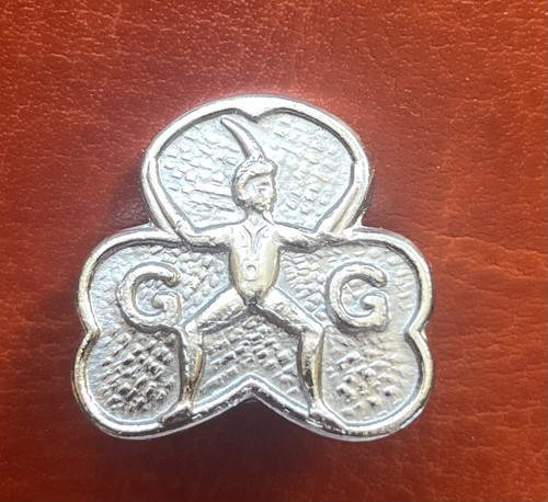 Girl guide metal badge - guide,