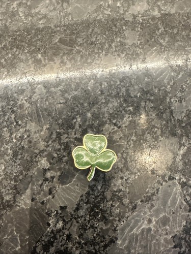 Girl guides clover pin badge - guides,